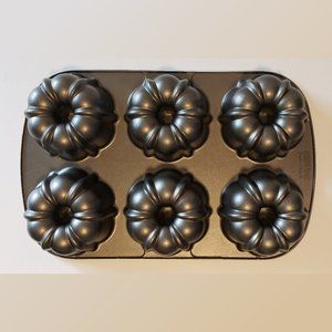 Nordic Ware Mini Bundt Cakelet Non-Stick Pan 6 cup